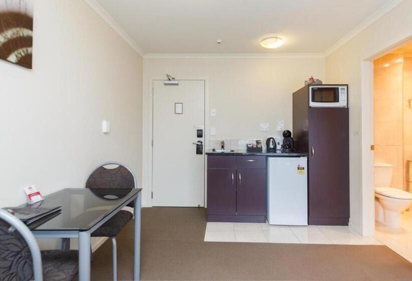 استودیوی استاندارد, Bks Premier Motel Palmerston North