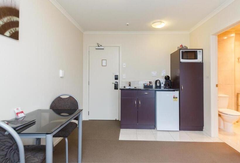 Студия Стандарт, Bks Premier Motel Palmerston North