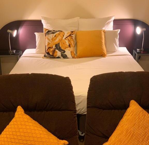 استودیوی استاندارد, Bks Premier Motel Palmerston North