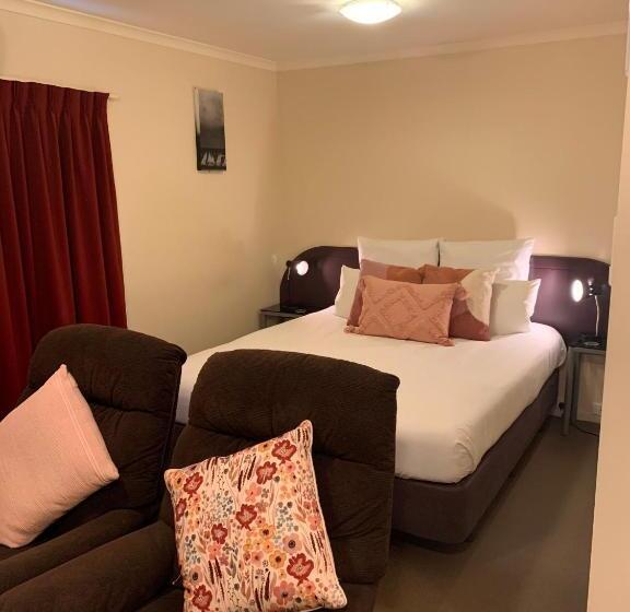 استودیوی استاندارد, Bks Premier Motel Palmerston North