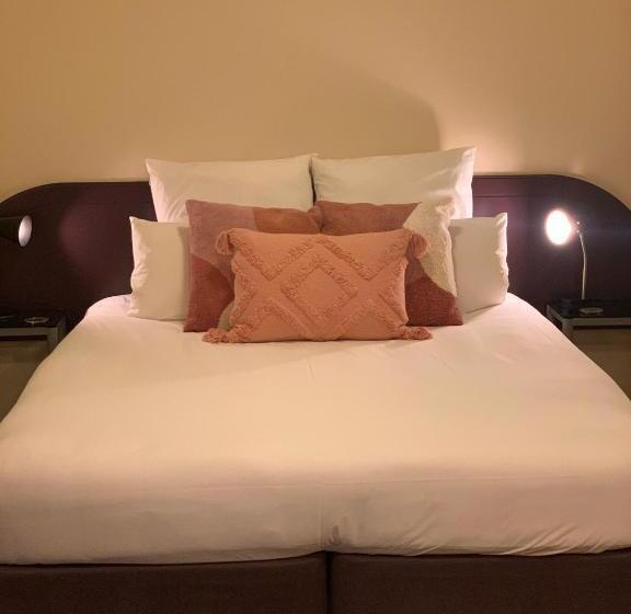 استودیوی استاندارد, Bks Premier Motel Palmerston North