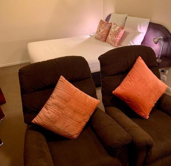 Standard Studio, Bks Premier Motel Palmerston North