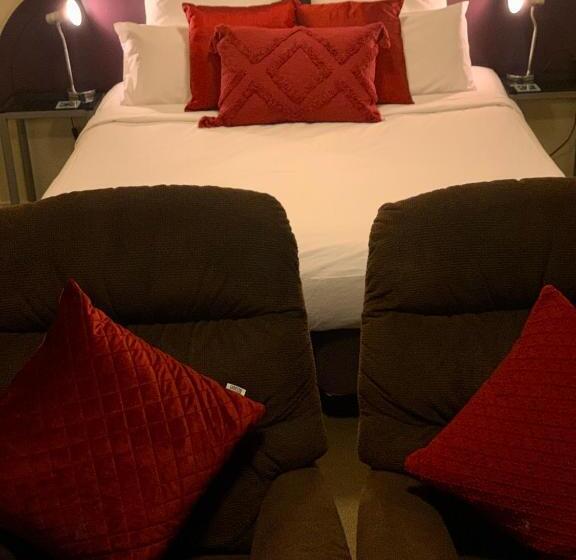 استودیوی استاندارد, Bks Premier Motel Palmerston North