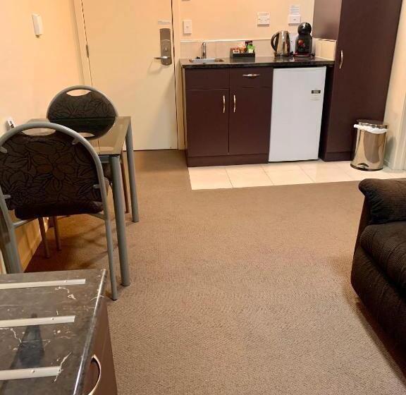 سوییت, Bks Premier Motel Palmerston North