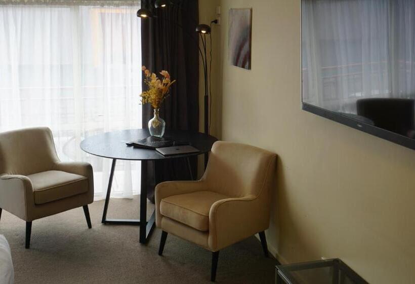 استودیوی استاندارد, Bks Premier Motel Palmerston North