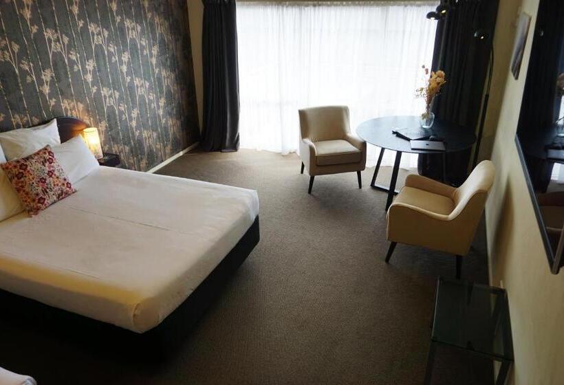 استودیوی استاندارد, Bks Premier Motel Palmerston North
