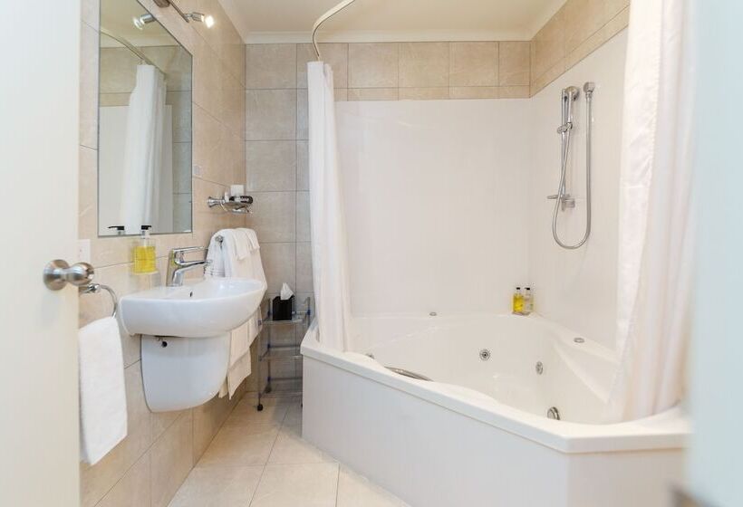 استودیوی استاندارد, Bks Premier Motel Palmerston North