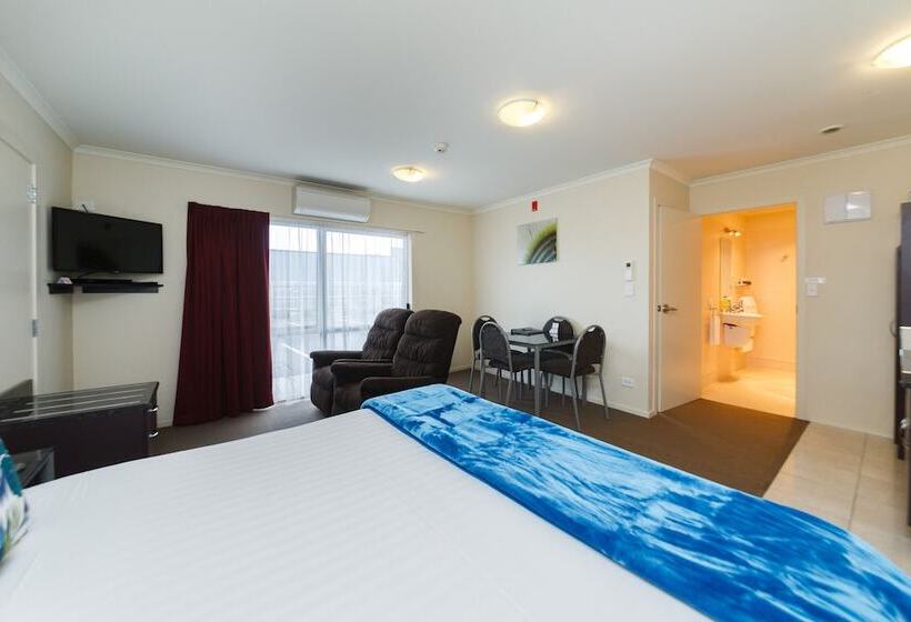 استودیوی استاندارد, Bks Premier Motel Palmerston North