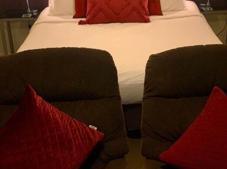 استودیوی استاندارد, Bks Premier Motel Palmerston North
