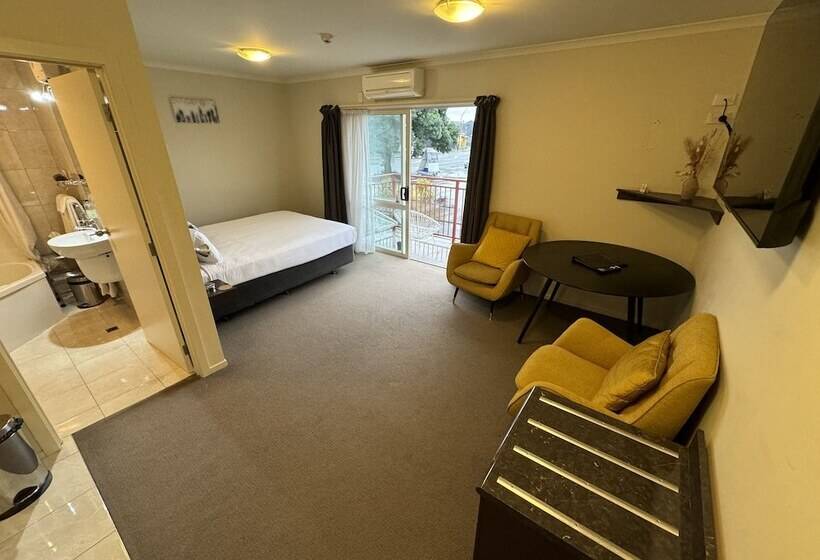 استودیوی استاندارد, Bks Premier Motel Palmerston North