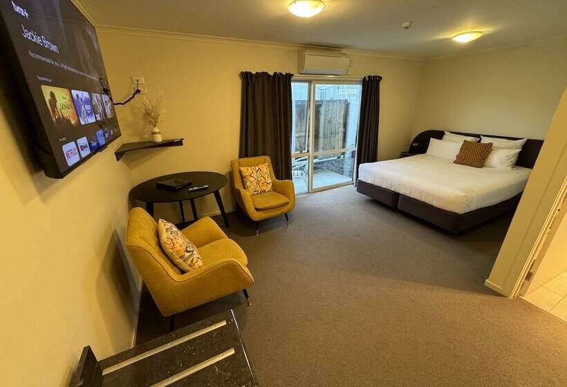 استودیوی استاندارد, Bks Premier Motel Palmerston North