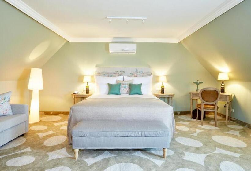 سوئیت جونیور با چشم‌انداز باغ, Crocus Gere Bor Hotel Resort & Wine Spa