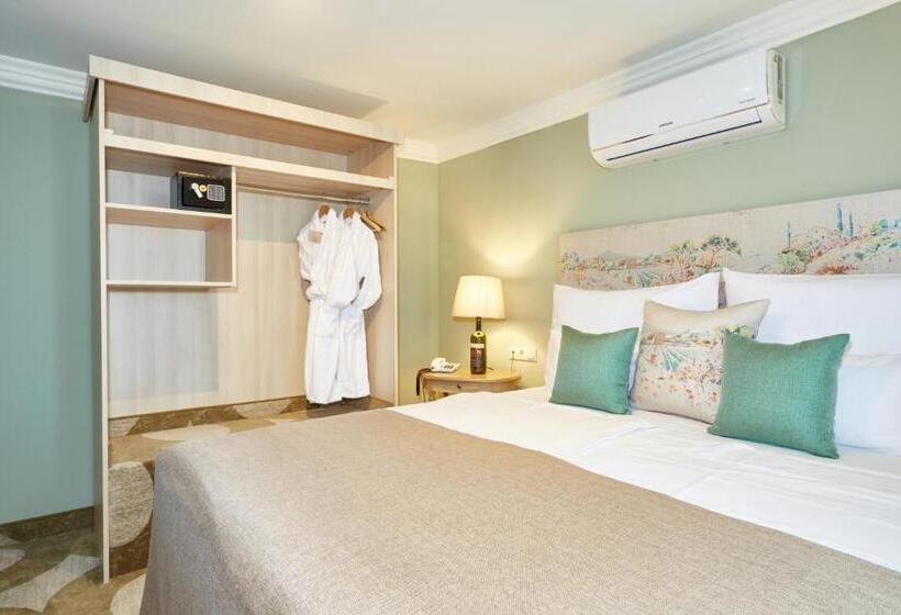 سوییت خانوادگی, Crocus Gere Bor Hotel Resort & Wine Spa