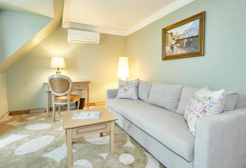 سوییت خانوادگی, Crocus Gere Bor Hotel Resort & Wine Spa