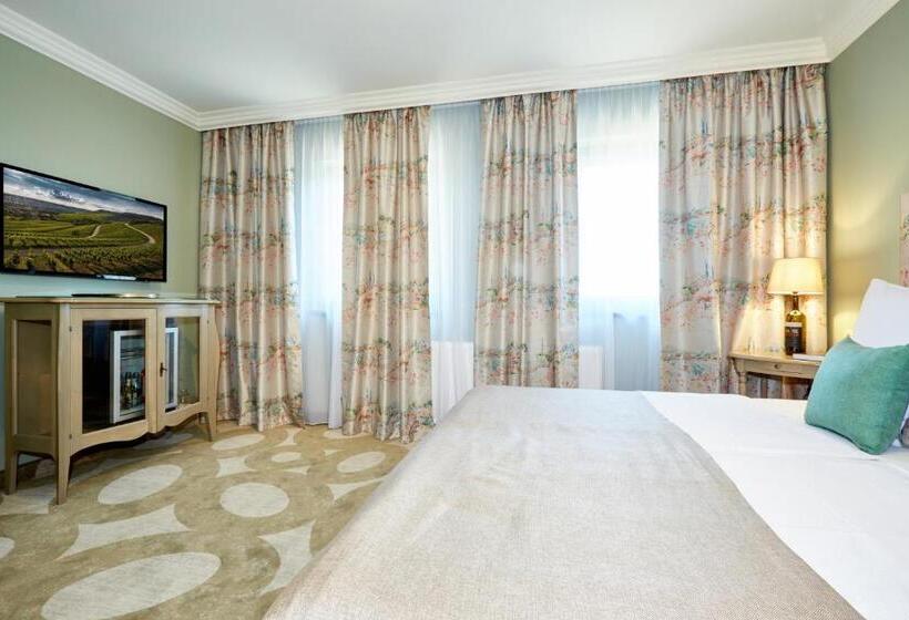 اتاق لوکس, Crocus Gere Bor Hotel Resort & Wine Spa