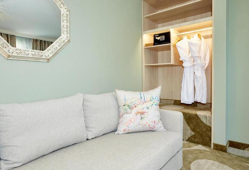 اتاق لوکس, Crocus Gere Bor Hotel Resort & Wine Spa