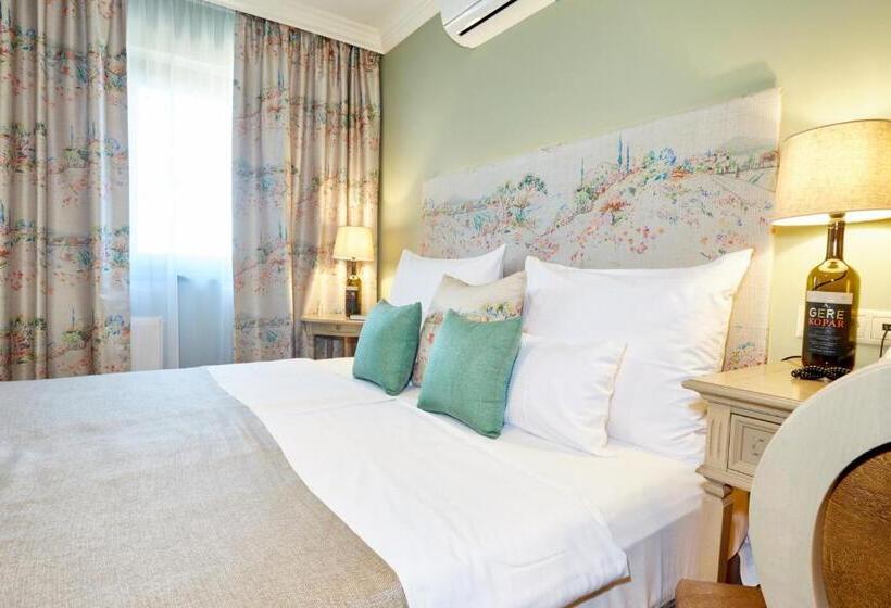 اتاق لوکس, Crocus Gere Bor Hotel Resort & Wine Spa