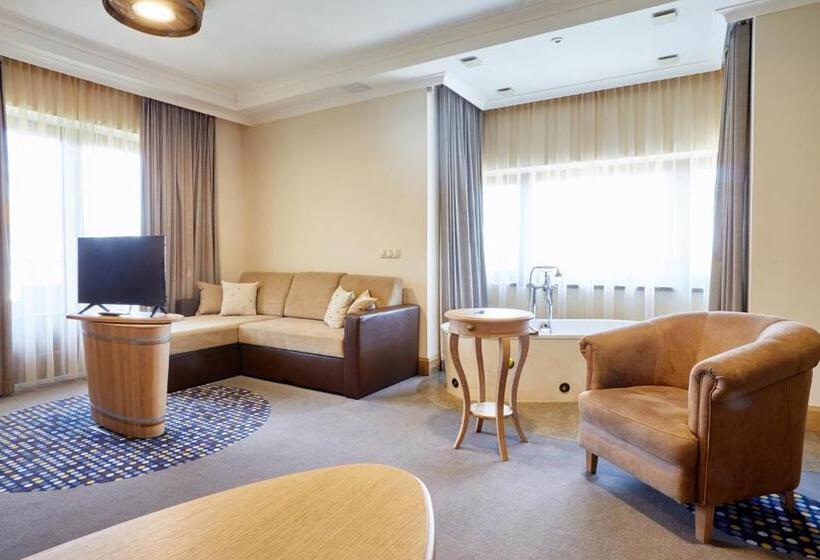 سوییت اجرایی, Crocus Gere Bor Hotel Resort & Wine Spa