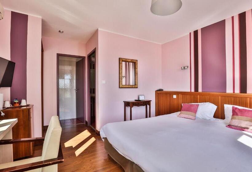 Standard Room with Views, Agur Deneri