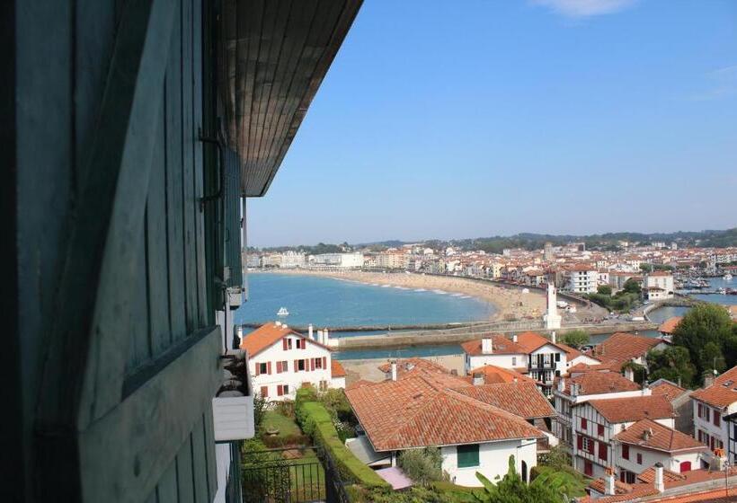 Standard Room with Views, Agur Deneri