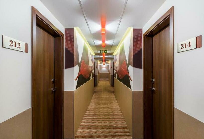 اتاق استاندارد یک نفره, Corso Hotel Pécs