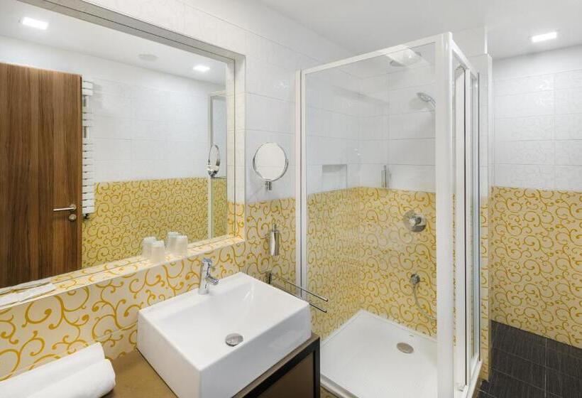 اتاق لوکس, Corso Hotel Pécs