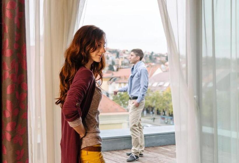 سوئیت کلاسیک, Corso Hotel Pécs