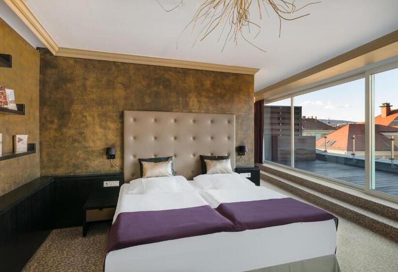سوییت, Corso Hotel Pécs