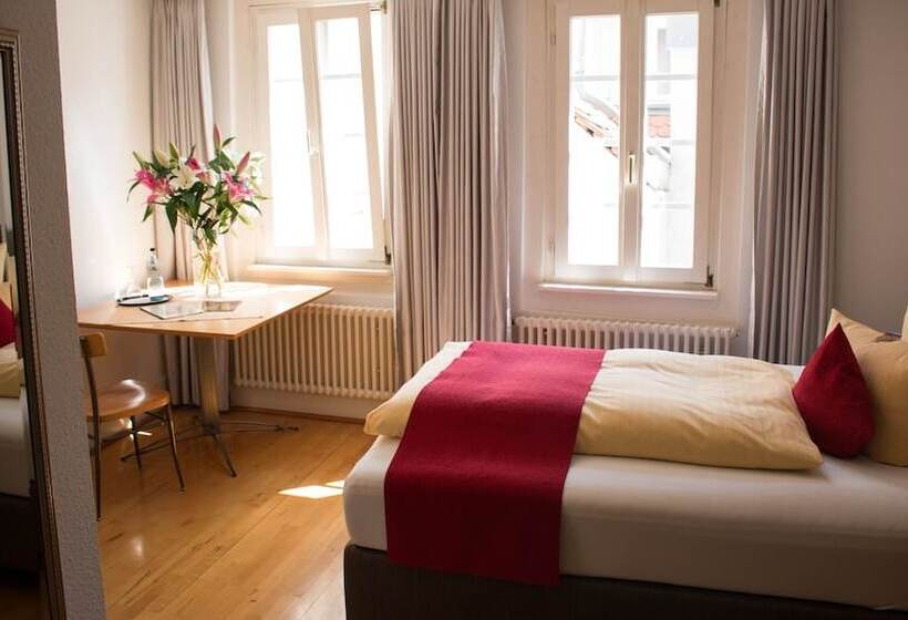 Standard Single Room, Goldener Falke