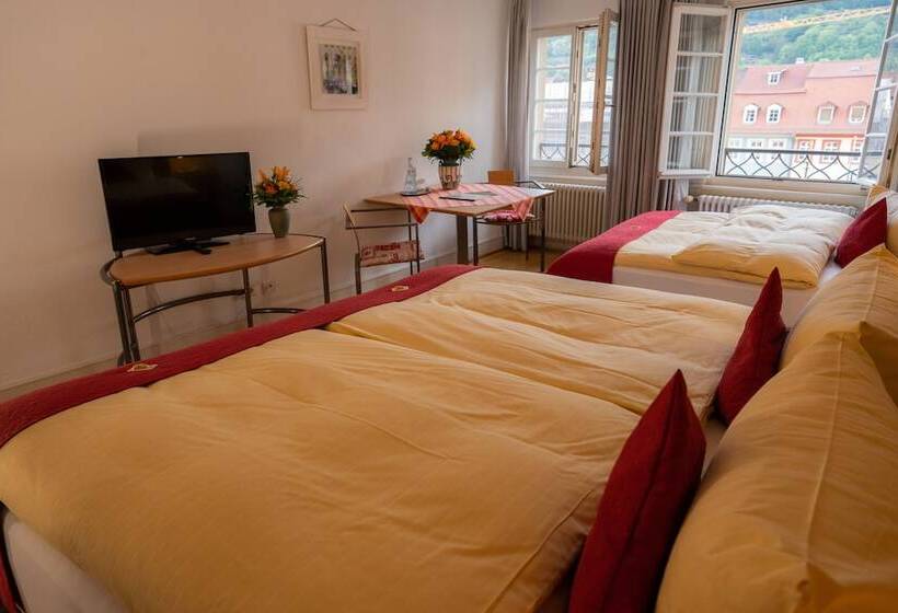 Standard Triple Room, Goldener Falke