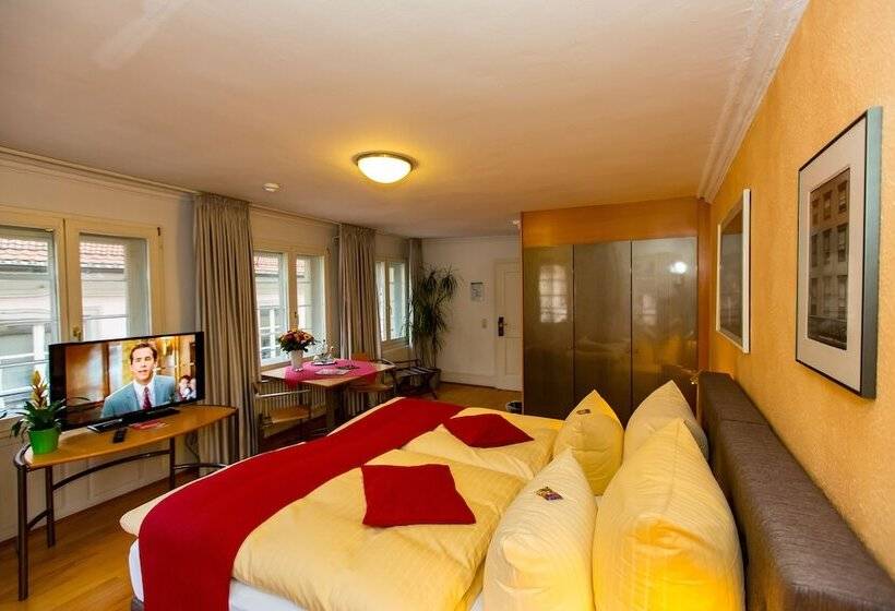 Standard Triple Room, Goldener Falke