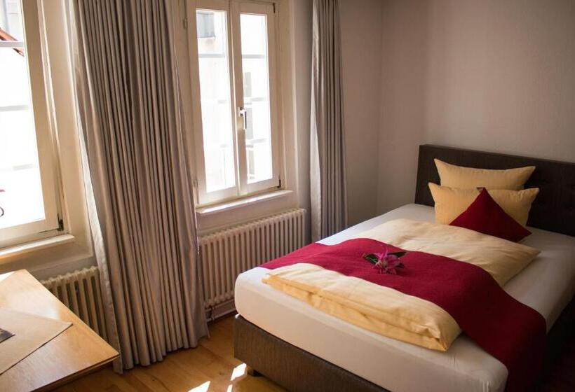 Standard Single Room, Goldener Falke