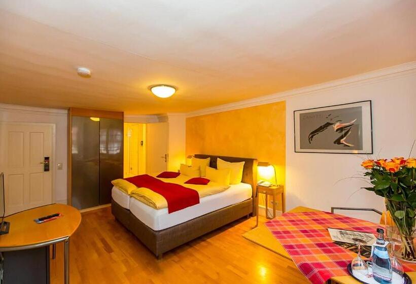 Standard Single Room, Goldener Falke