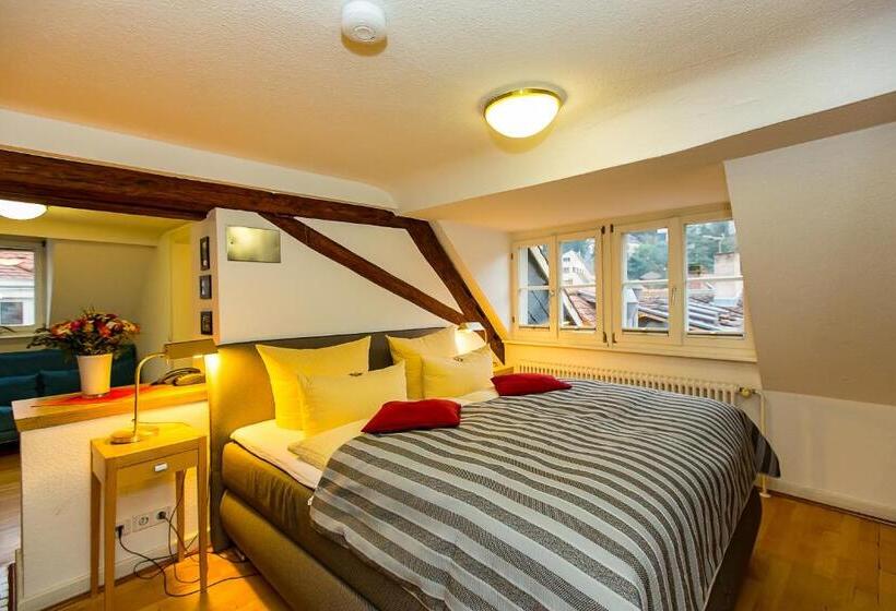 Superior Single Room, Goldener Falke