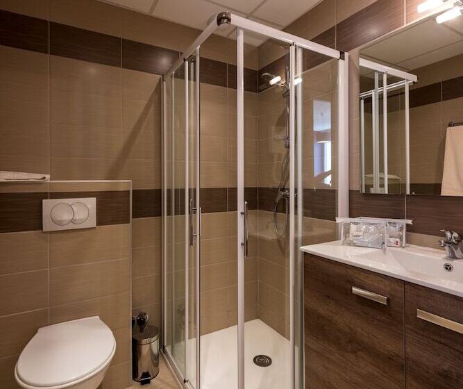 اتاق استاندارد سه نفره, Hôtel Ardiden