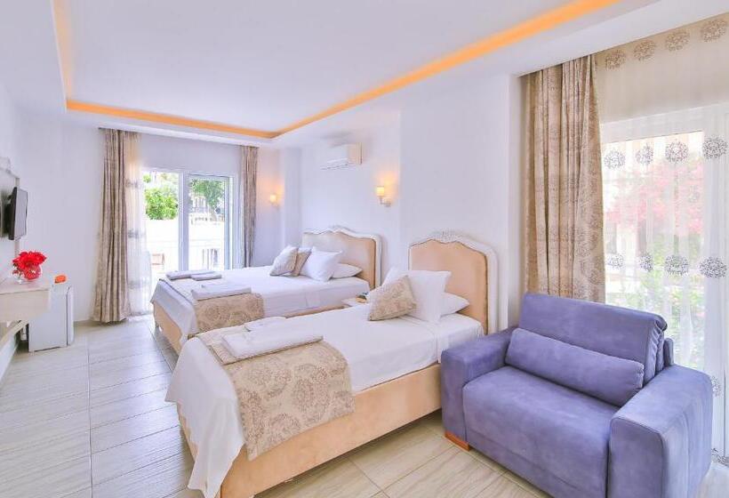 اتاق لوکس سه تخته, Linda Beach Class Hotel   Boutique Class