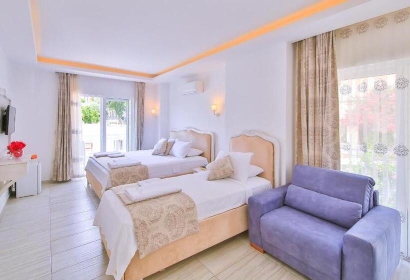 Deluxe Triple Room, Linda Beach Class