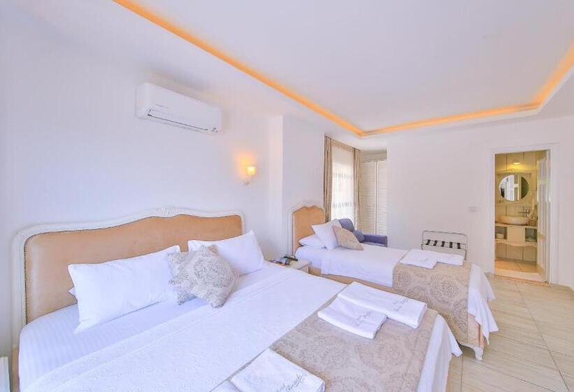 اتاق لوکس سه تخته, Linda Beach Class Hotel   Boutique Class