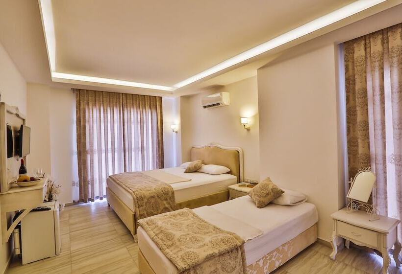 اتاق لوکس سه تخته, Linda Beach Class Hotel   Boutique Class
