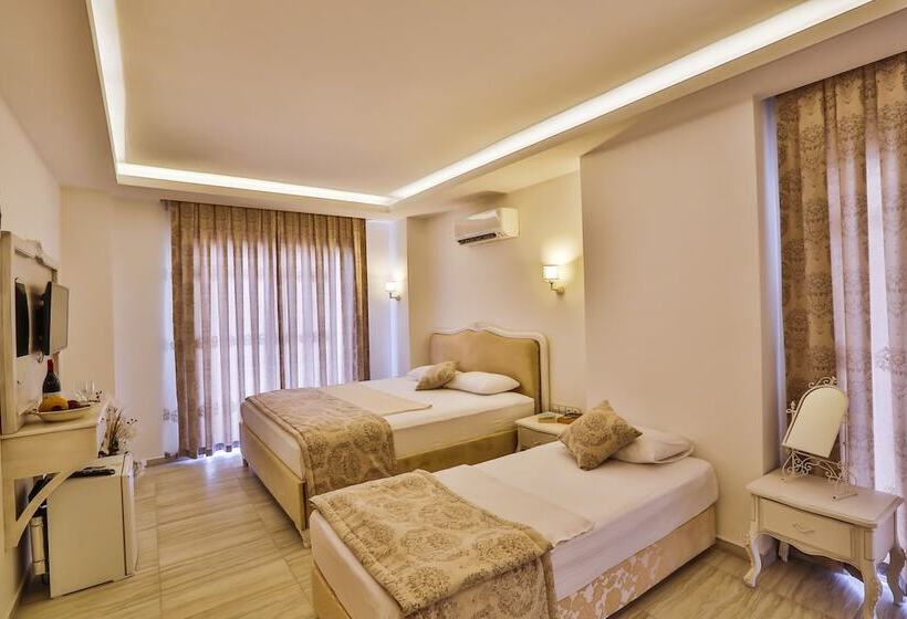 Deluxe Triple Room, Linda Beach Class