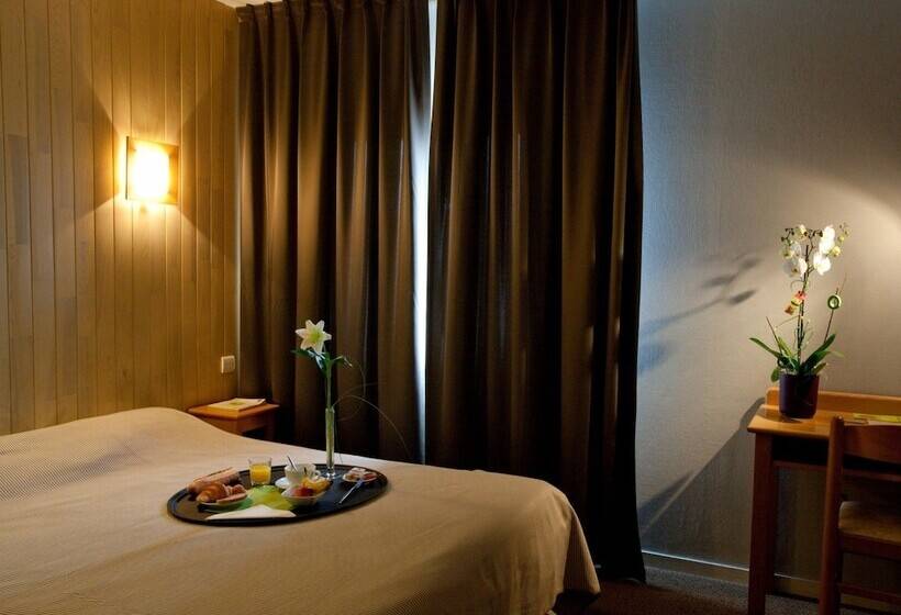اتاق استاندارد یک نفره, Logis Hôtel Le Relais