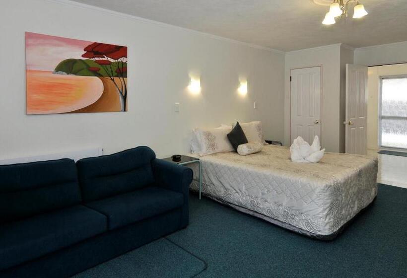 استودیوی استاندارد, Palm Court Motor Inn
