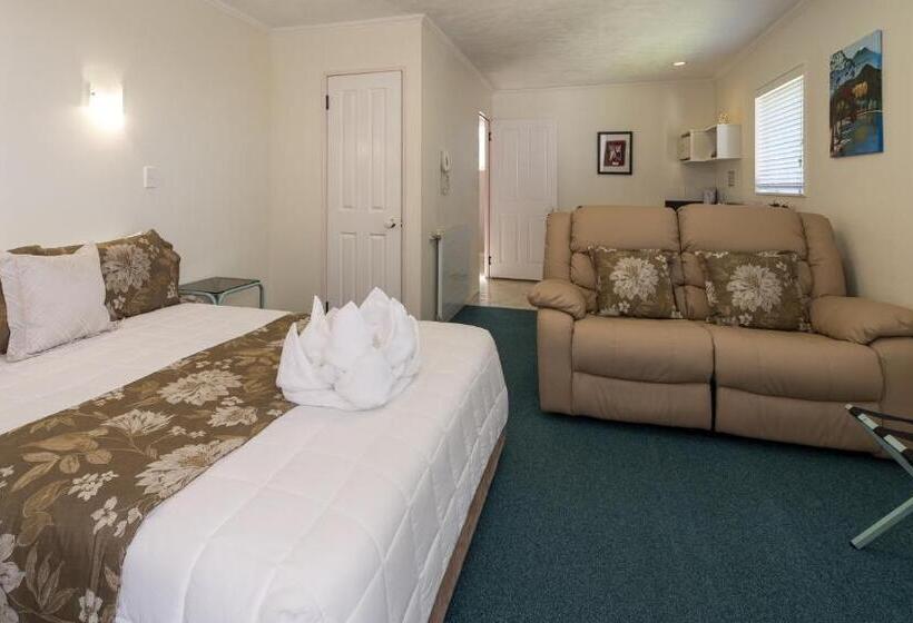 استودیوی استاندارد, Palm Court Motor Inn