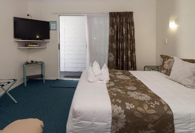 استودیوی استاندارد, Palm Court Motor Inn