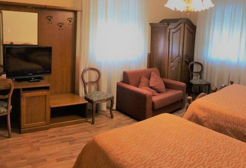 اتاق استاندارد سه نفره, Victoria