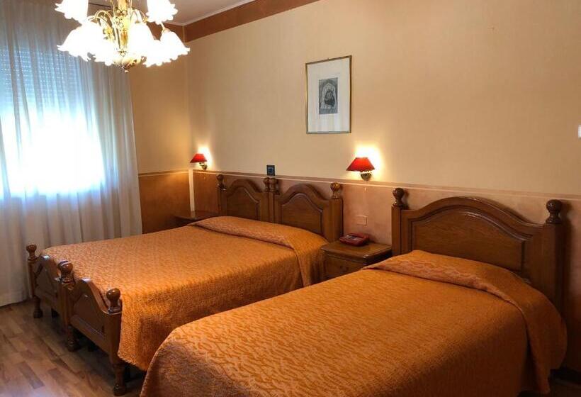 اتاق استاندارد سه نفره, Victoria