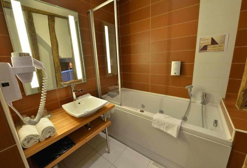 اتاق استاندارد سه نفره, Relais De La Cote D Or
