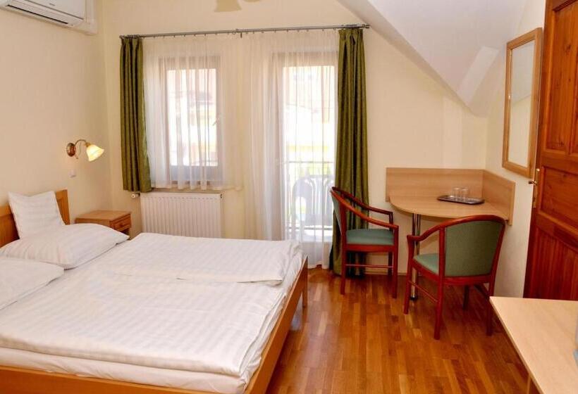 اتاق خانوادگی, Ametiszt Hotel Harkány
