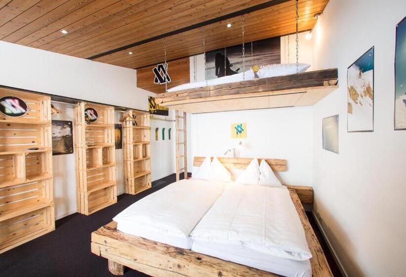 اتاق استاندارد با بالکن, Arena Lodge