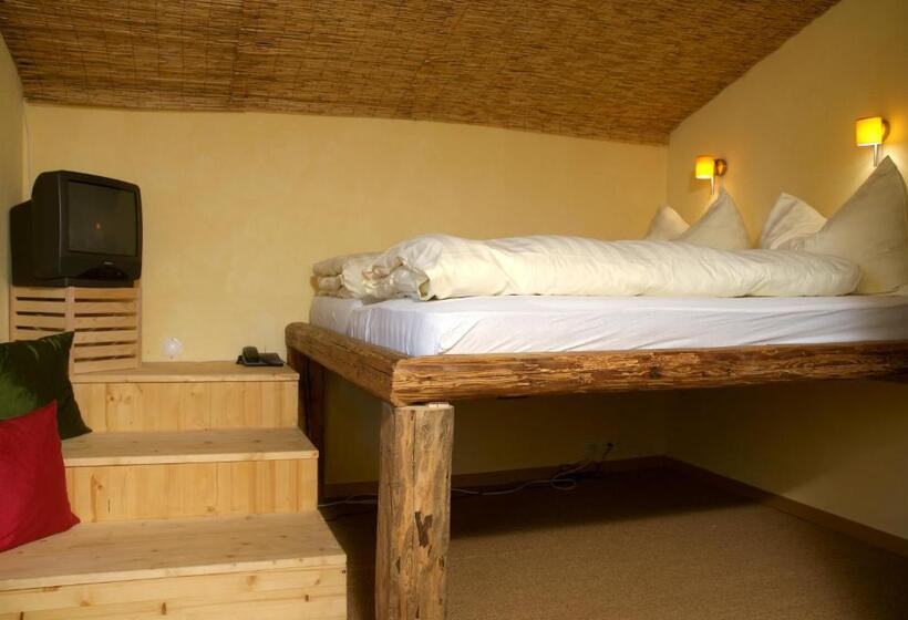 اتاق استاندارد با بالکن, Arena Lodge